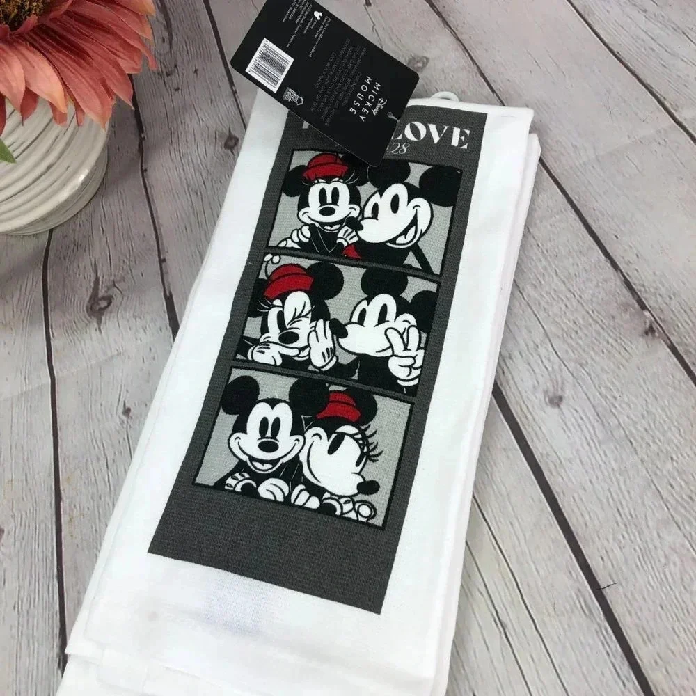 NWT disney mickey and minnie mouse kitchen towel set